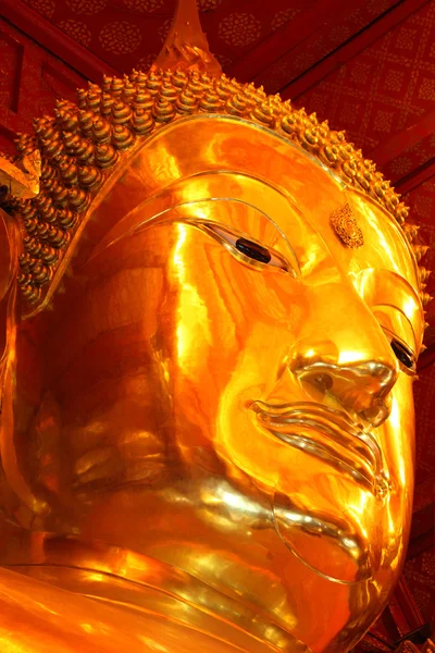 Zlatý buddha tvář phananchoeng chrámu — Stock fotografie