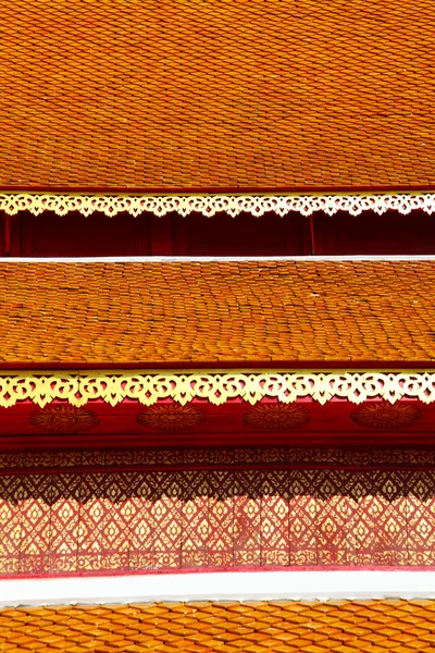 北部スタイルのタイの寺院の屋根 — ストック写真