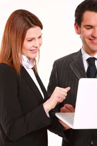 Biznesmen i businesswoman z laptopem — Zdjęcie stockowe