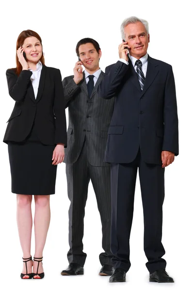 Due uomini d'affari e una donna d'affari con cellulare — Foto Stock