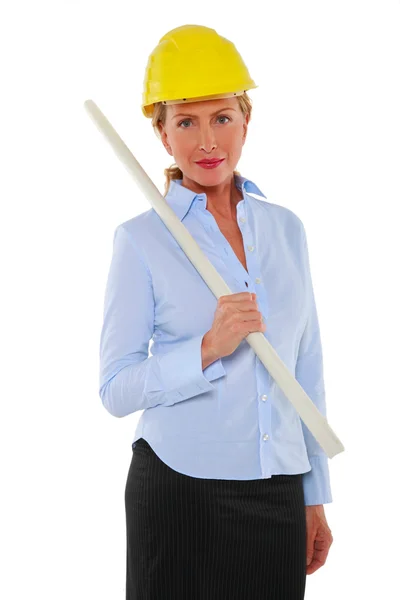 Vrouw architect met harde hoed en plan — Stockfoto
