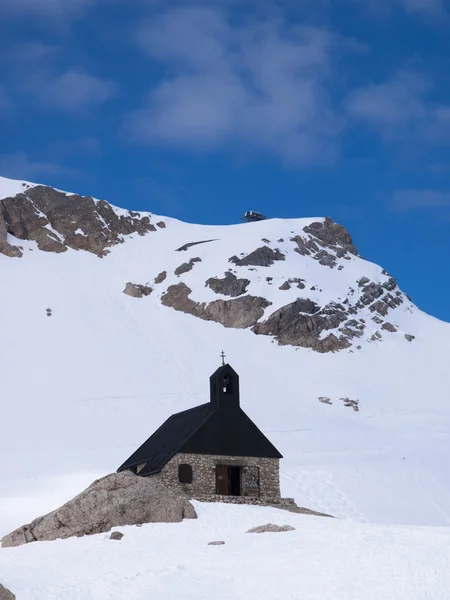 Альпийская церковь — стоковое фото