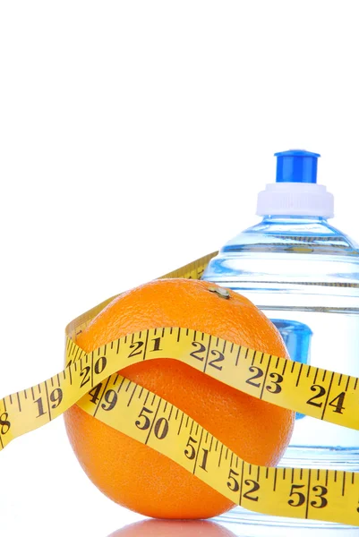 Έννοια απώλεια βάρους δίαιτα με μετροταινία πράσινο και οργανικά gre — Φωτογραφία Αρχείου