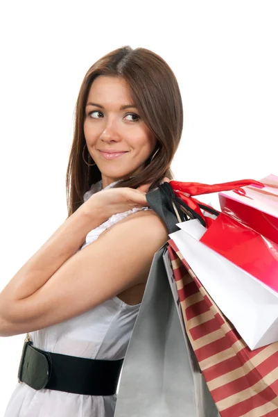 Mujer de pie, con tarjeta de crédito y bolsas de compras en la mano — Foto de Stock