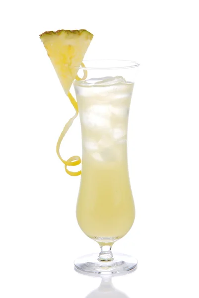 Желтый коктейль с ананасом — стоковое фото