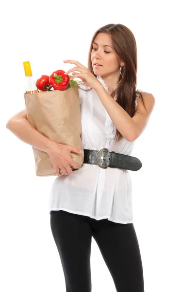 Mulher segurando um saco de compras cheio de compras vegetarianas — Fotografia de Stock