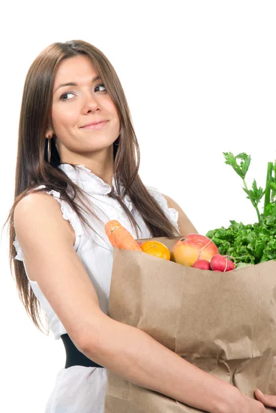 Mulher segurando um saco de compras cheio de compras vegetarianas — Fotografia de Stock