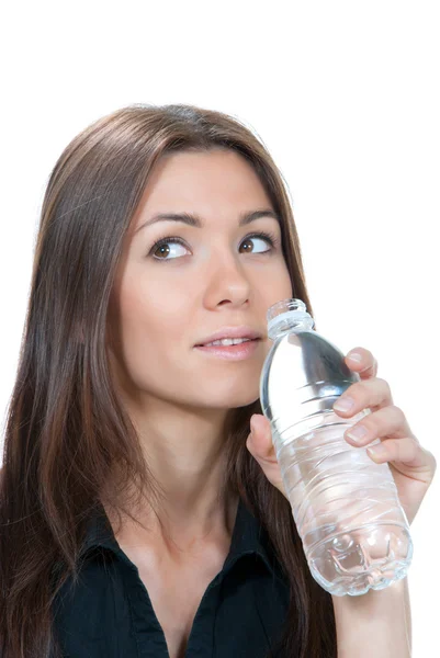 Mulher bebendo água mineral — Fotografia de Stock