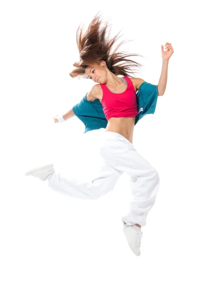 Szép modern slim hip-hop stílusú nő táncos ugrás és a foci — Stock Fotó