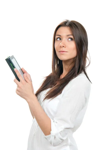 Mulher de negócios leitura de dispositivo ebook e olhando — Fotografia de Stock