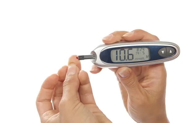 Diabetes patienten mäta glukos nivå blodprov — Stockfoto