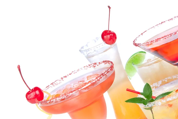 Margarita, cóctel de martini, salida del sol de tequila, té helado —  Fotos de Stock
