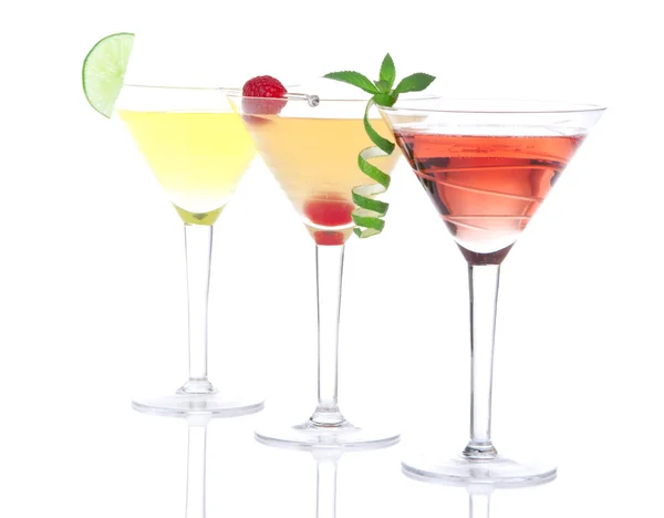 Koktajl martini żółty, czerwony i pomarańczowy z wódką — Zdjęcie stockowe