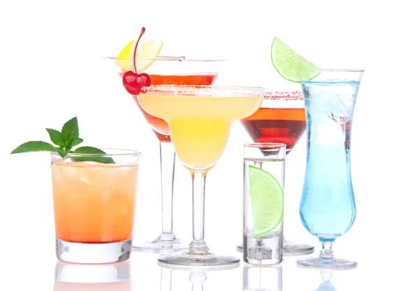 Cocktails Alkohol Getränke Spirituosen Mojito, Mai Tai, Margarita, mar — Stockfoto