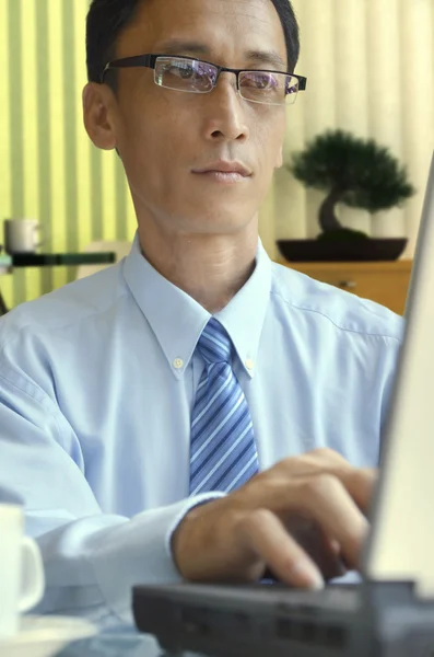 Hombre de negocios asiático —  Fotos de Stock