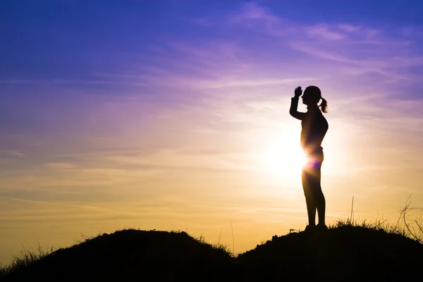 Tourist woman at sunset. — Stock Photo, Image