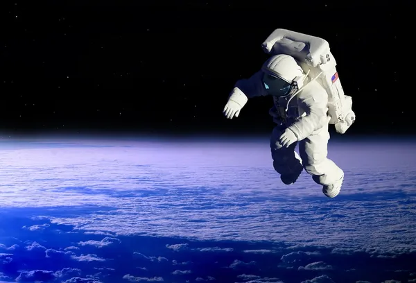 The astronaut in outer space — Stock Photo, Image