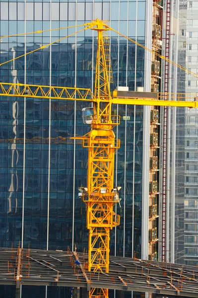 stock image Crane before a modern building