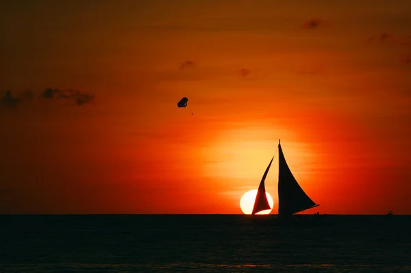 Під час заходу сонця краєвид океану — стокове фото