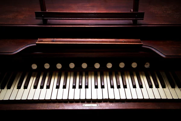 En närbild av en antik orgel — Stockfoto