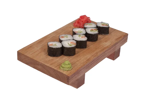 Rouleaux de sushi sur support en bois — Photo