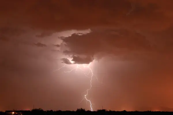 Dammiga lightning — Stockfoto