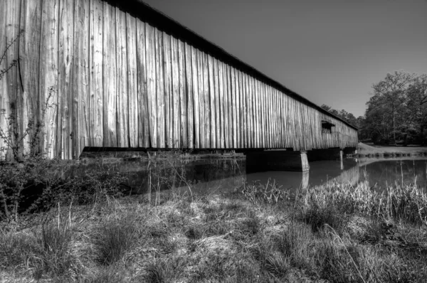 Wassermühle überdachte Brücke — Stockfoto