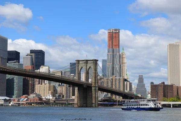 Brooklyn Bridge in New York stad — Stockfoto