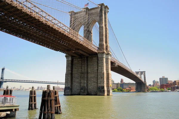 Puente de Brooklyn en la ciudad de Nueva York — Foto de Stock