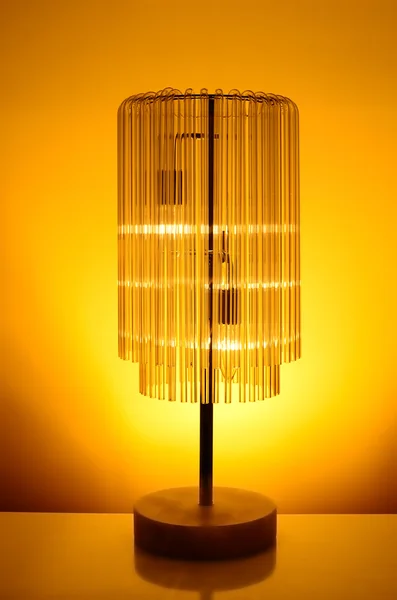 Lampe avec abat-jour en verre — Photo
