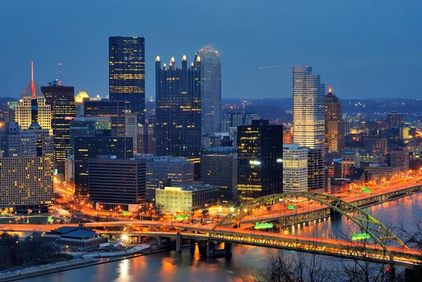 匹兹堡，宾夕法尼亚州市中心的天际线 — 图库照片