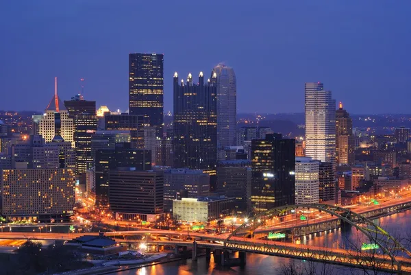 匹兹堡，宾夕法尼亚州市中心的天际线 — 图库照片