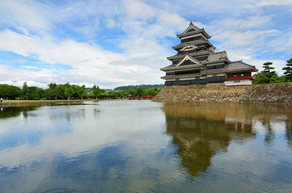 Замок Мацумото в Мацумото, Япония — стоковое фото