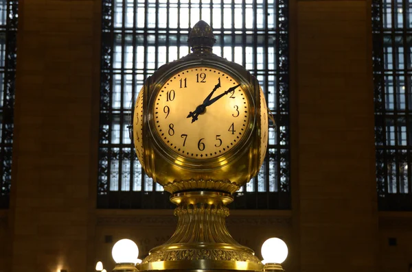 Grande relógio terminal central — Fotografia de Stock