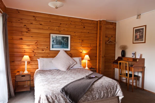 Fox Glacier Lodge Bedroom belső tér — Stock Fotó
