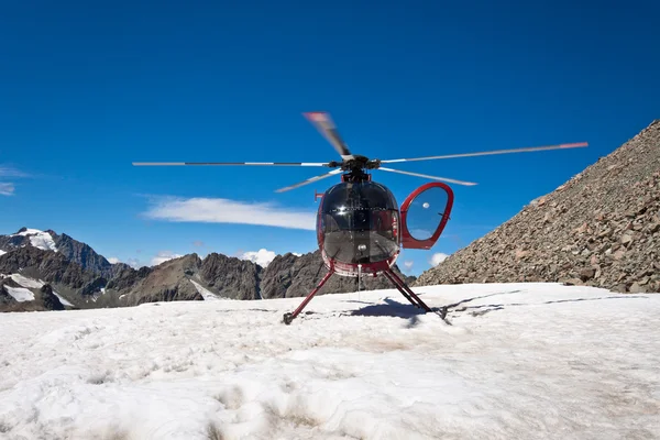 Dağ helikopter — Stok fotoğraf