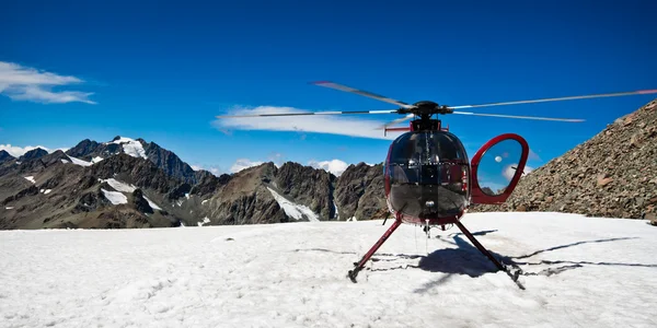 Elicottero di montagna — Foto Stock