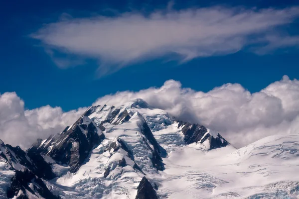 Güney Alpler'in ve Yeni Zelanda olarak bulut — Stok fotoğraf