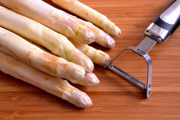 stock image Fresh asparagus and peeler