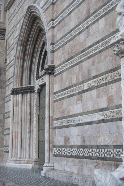 A fachada da catedral de Messina — Fotografia de Stock