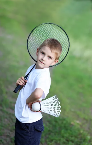 O rapaz com uma raquete — Fotografia de Stock