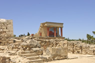 Knossos Sarayı manzaralı görünüm