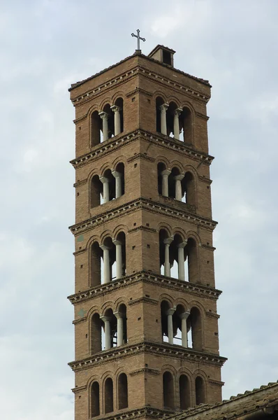 Middeleeuwse klokkentoren in rome — Stockfoto