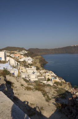 oia, caldera üzerinde beyaz evler