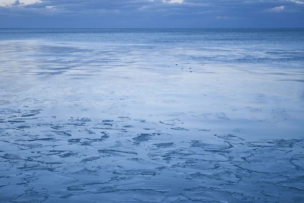 オンタリオ湖の氷のかたまり — ストック写真