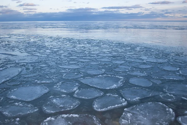 Flotte de glace sur le lac Ontario — Photo