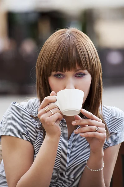 Yalnız çay içme kadın — Stok fotoğraf