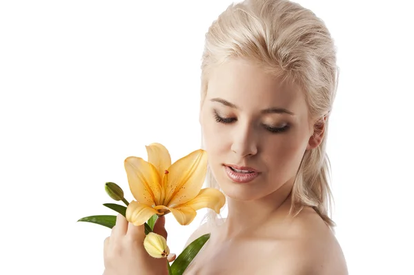 Skönhet flicka med stora lily — Stockfoto