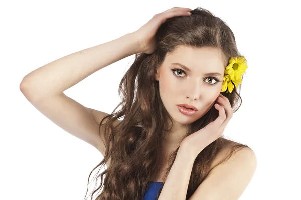 Chica fresca con flor amarilla —  Fotos de Stock
