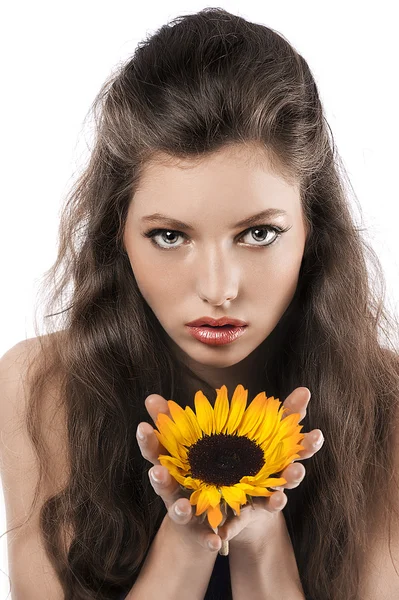Hübsches Mädchen mit Sonnenblume — Stockfoto